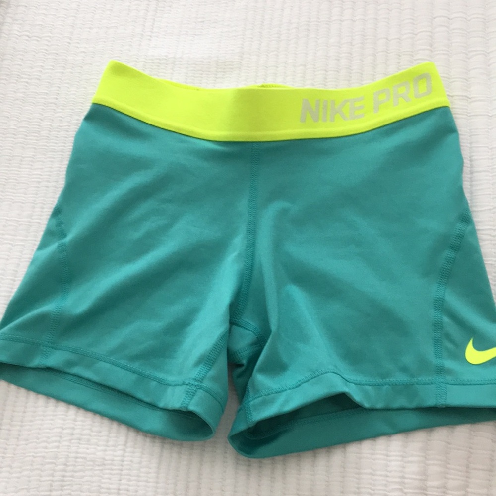 Nike pro DRI-FIT shorts sz M